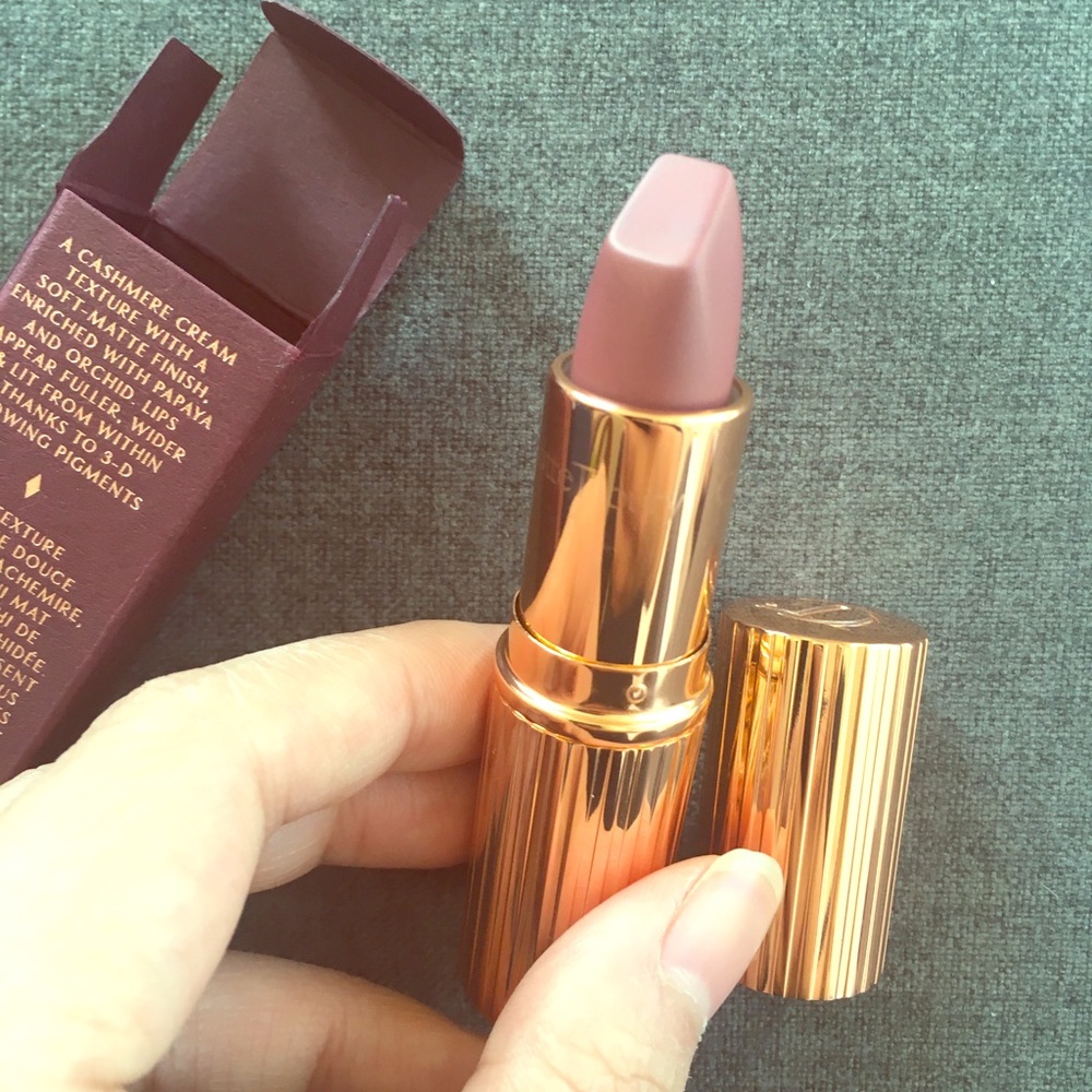 Charlotte Tilbury - Matte lipstick Very Victoria